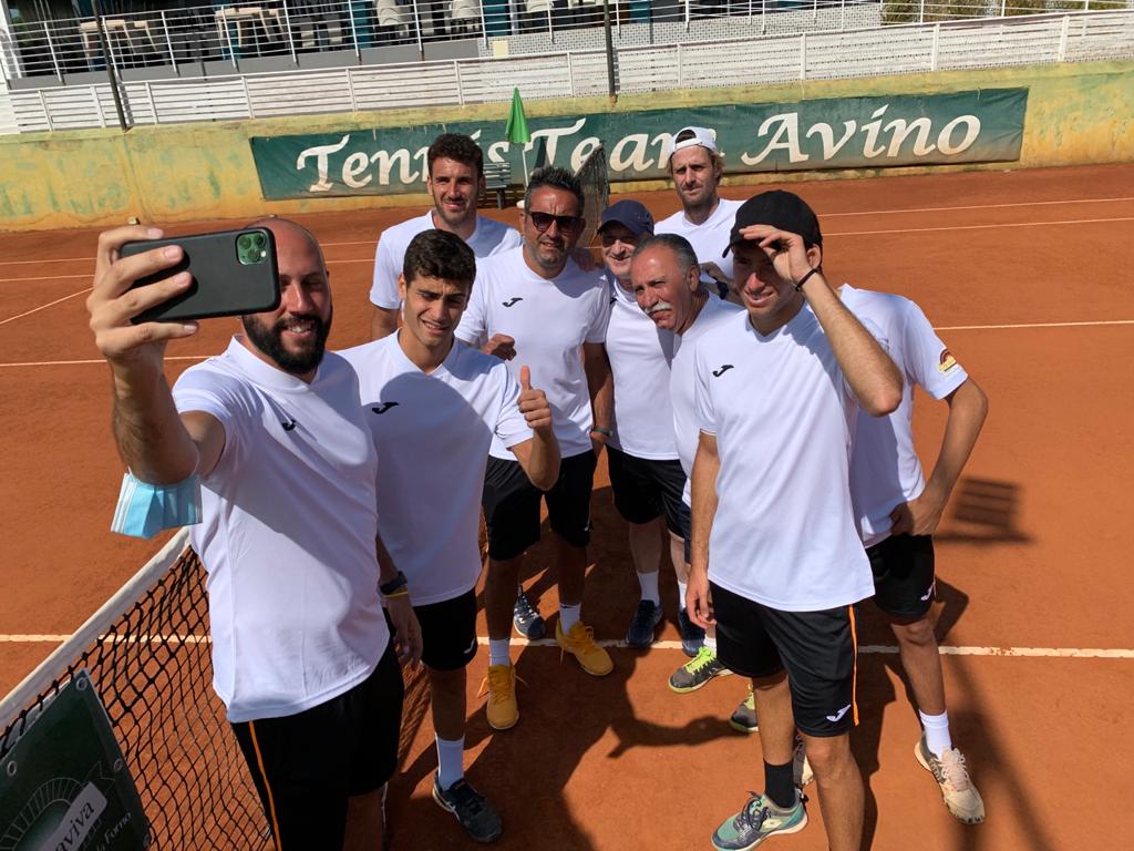 tennis team avino